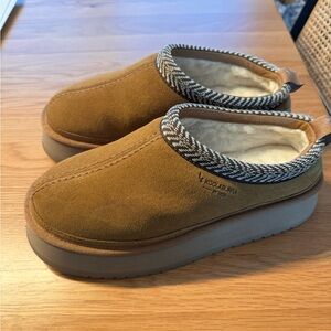Platform Koolaburra by Ugg Slippers